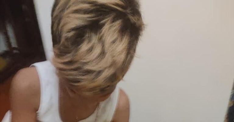 Jacopo mentre prepara pacchi