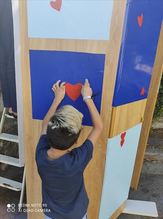 Jacopo dipenge l'armadio