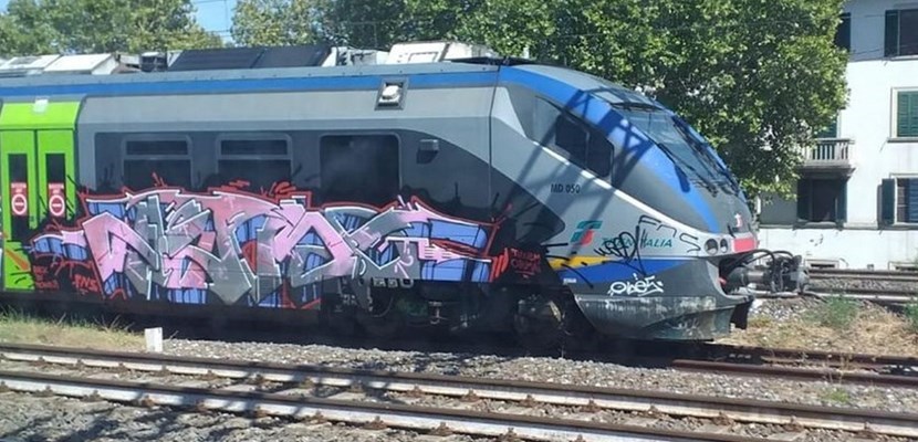 Uno dei Minuetto vandalizzati