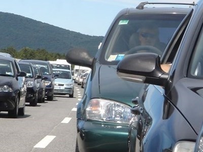 Auto in coda. Foto di repertorio