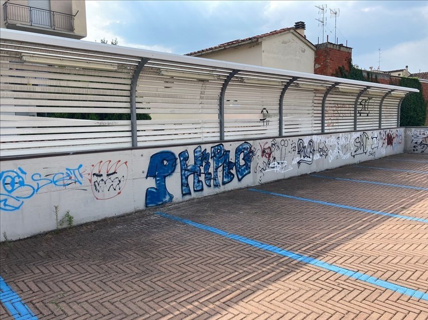 parcheggio via Gramsci