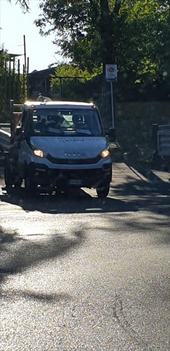 viale Poggi in contromano