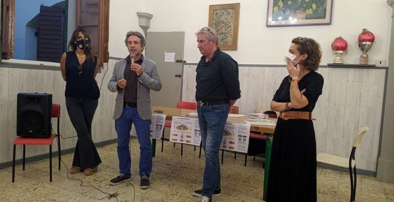 Gloria Ballariano e Francesca Maleci (Founder OKMissDora) con il presidente di Quartiere 4 Mirko Dormentoni e il project manager OKMissDora Saverio Zeni