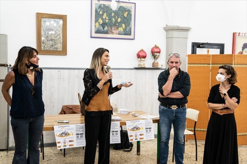 la dottoressa Elisa Salvato di Confartigianato con le socie fondatrici di OkMissDora Gloria Ballariano e Francesca Maleci