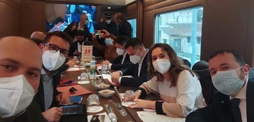 La foto del Consiglio. Diffusa con una nota ufficiale da Giampaolo Giannelli