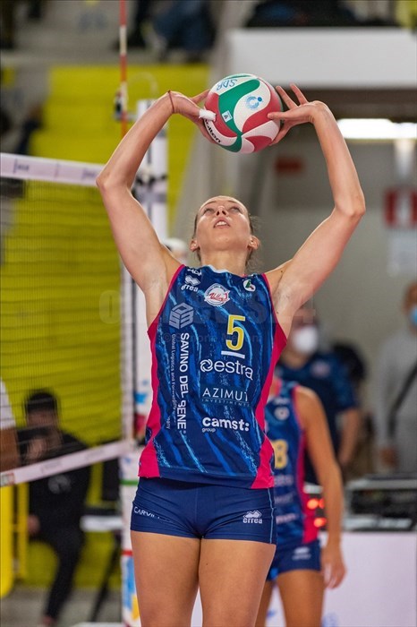 La palleggiatrice della Savino del Bene Scandicci Ofelia Malinov (5).