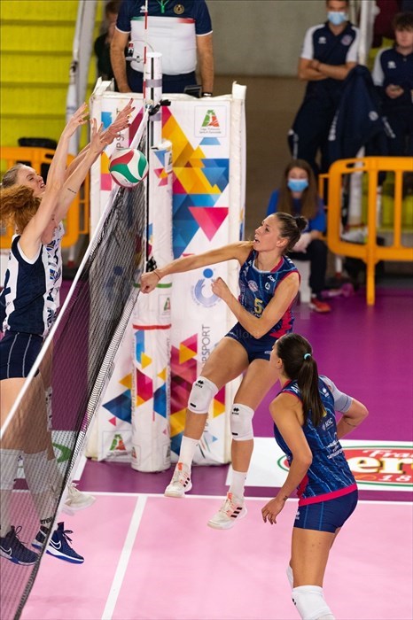 La palleggiatrice della Savino del Bene Scandicci Ofelia Malinov (5).