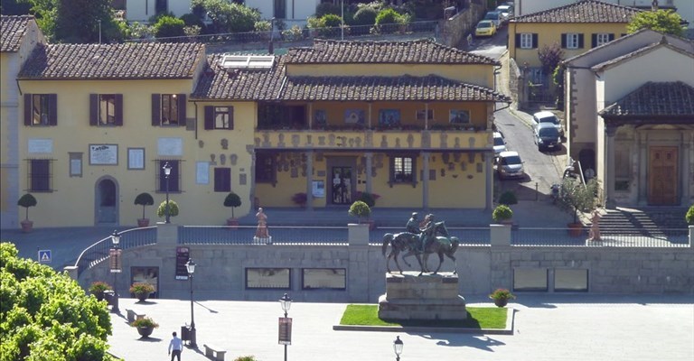 Piazza Mino