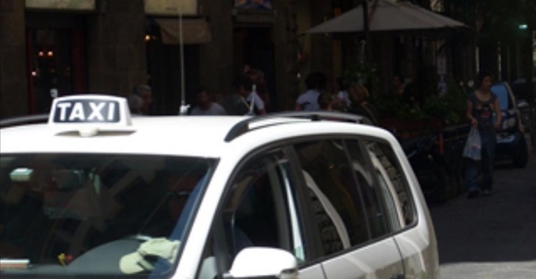 Sospesa la licenza al tassista aggressore