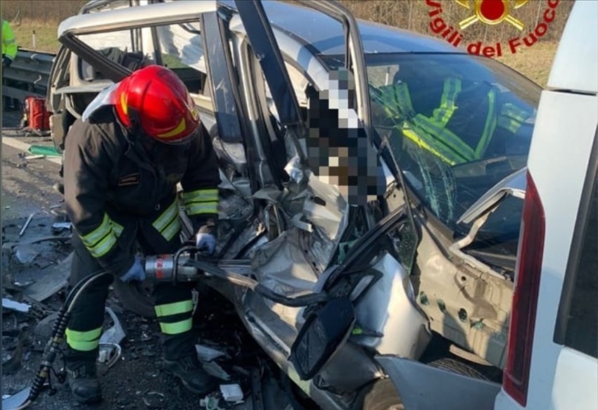 Uno dei sei veicoli coinvolti durante le operazioni di soccorso