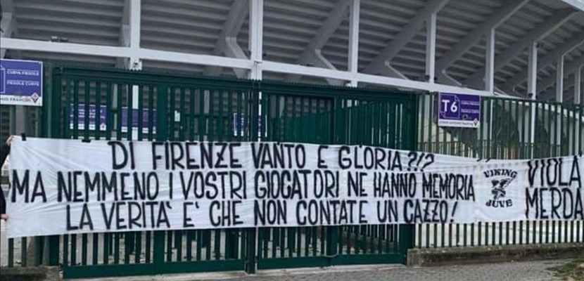 lo striscione comparso a Firenze