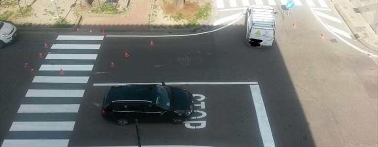 lavori sulla segnaletica orizzontale a Lastra a Sigba