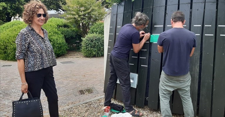 Angela Bagni, sindaco di Lastra alla posa dell'istallazione