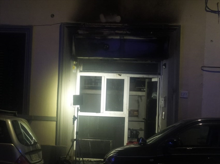 L'incendio in via Ponte all'Asse