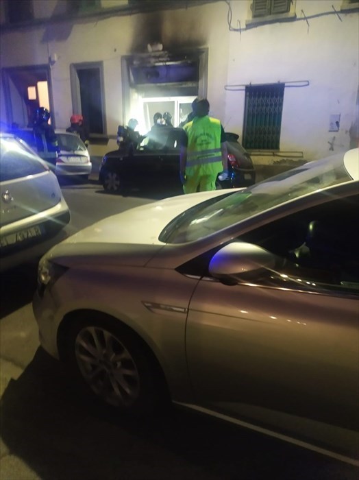 L'incendio in via Ponte all'Asse