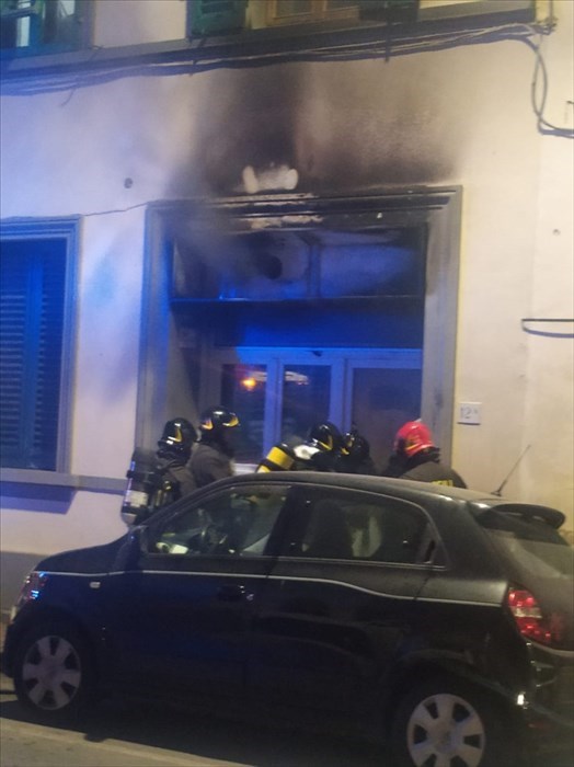L'incendio in via Ponte all'Asse