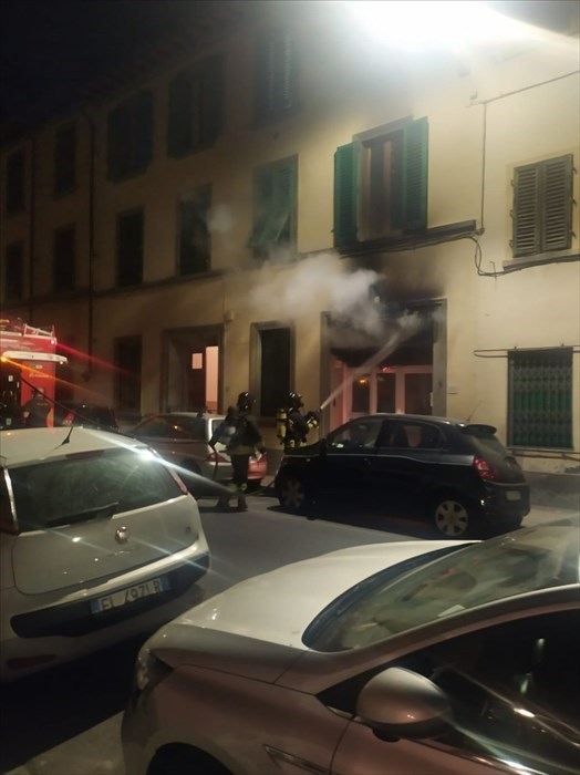 L'incendio in via Ponte all'Asse