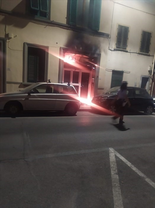 L'incendio in via Ponte all'Asse