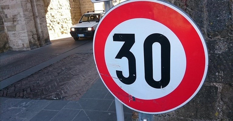 arrivano le zone a 30 all'ora