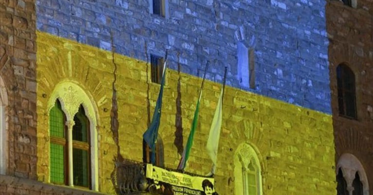 la bandiera ucraina su Palazzo Vecchio