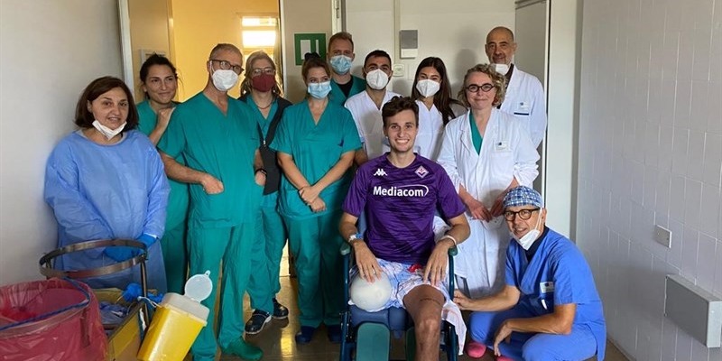 Andrea con la sua maglia viola