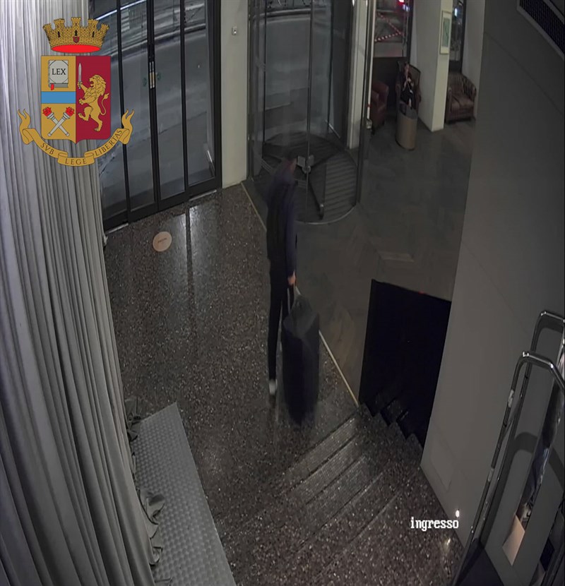 i ladri ripresi dalle telecamere