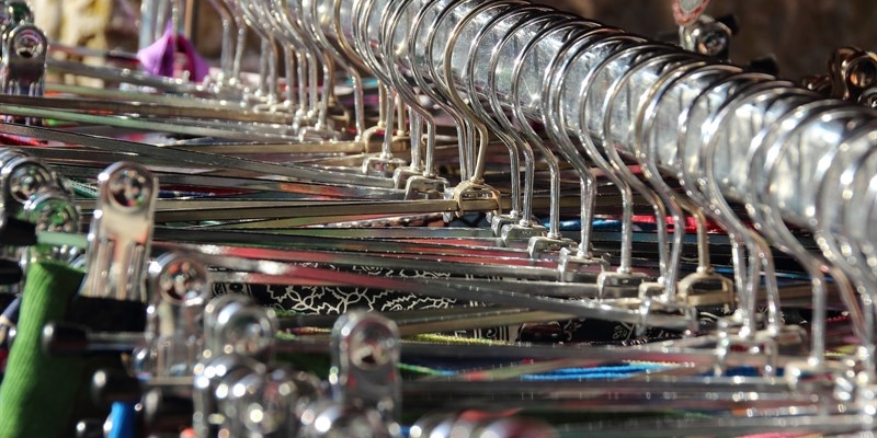 Ladro sorpeso reagisce male