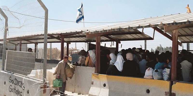 1947, nasce lo stato di Israele. osto di controllo vicino alla città di Ramallah.