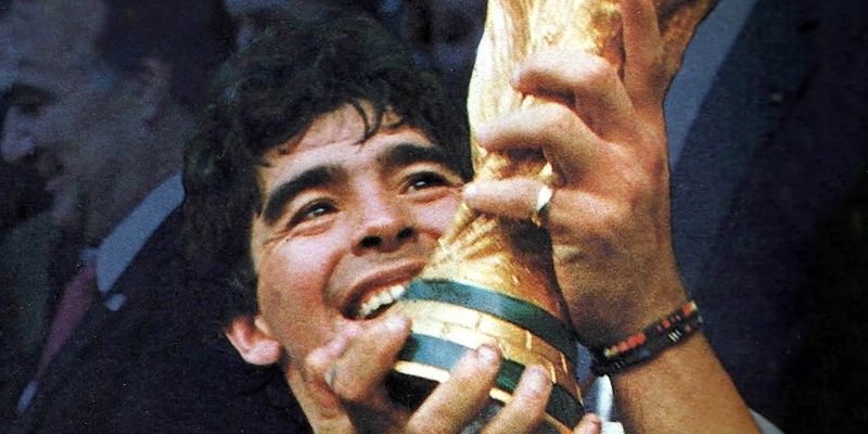 2020, muore Diego Armando Maradona