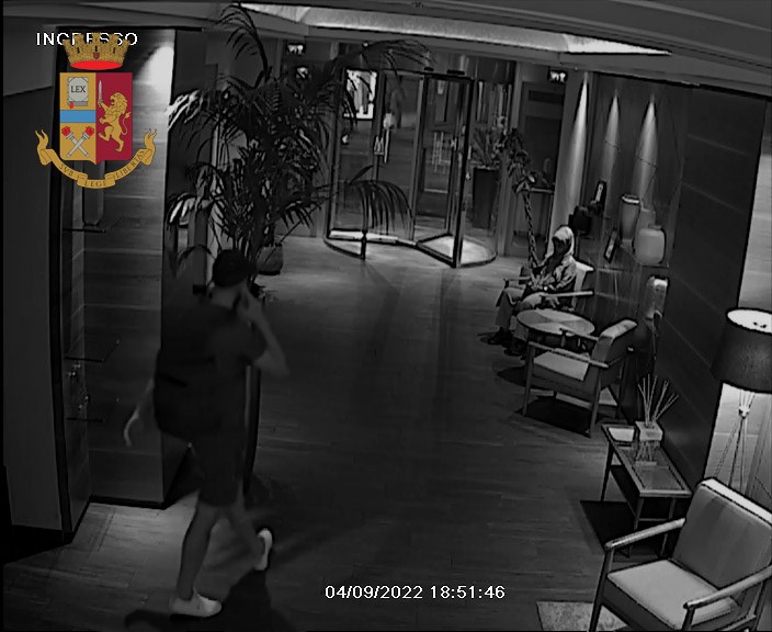 i ladri ripresi dalle telecamere