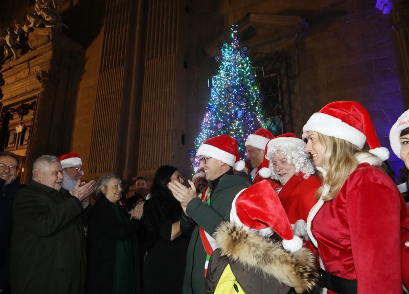 l'accensione degli alberi di Natale