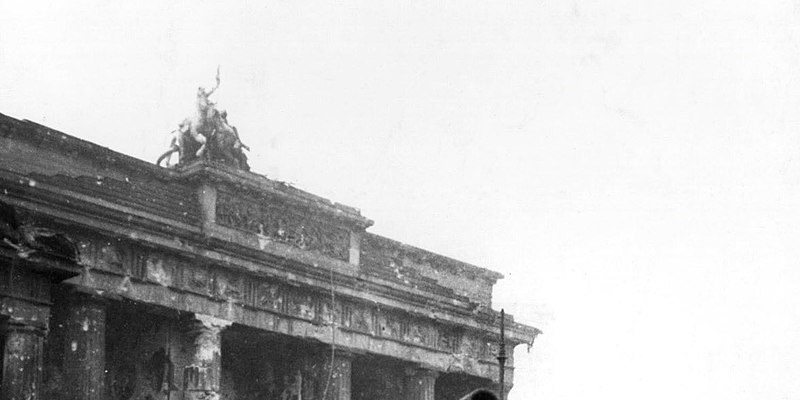 1989, riapre la Porta di Brandeburgo