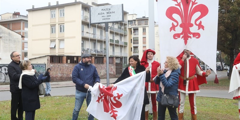 II momento della scopertura della targa d'intitolazione.