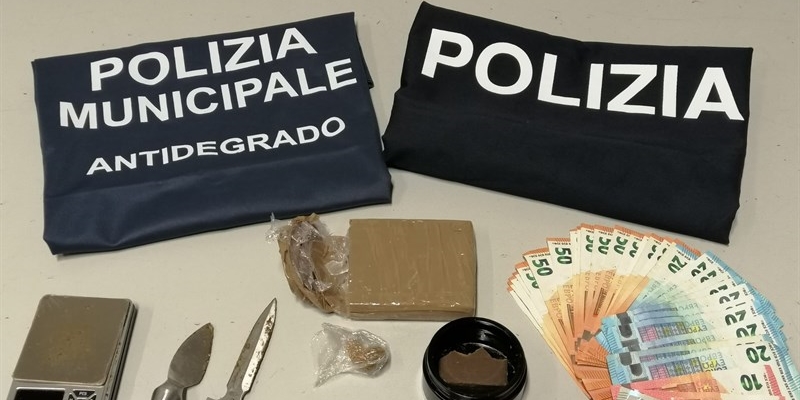 Il sequestro in casa dello spacciatore