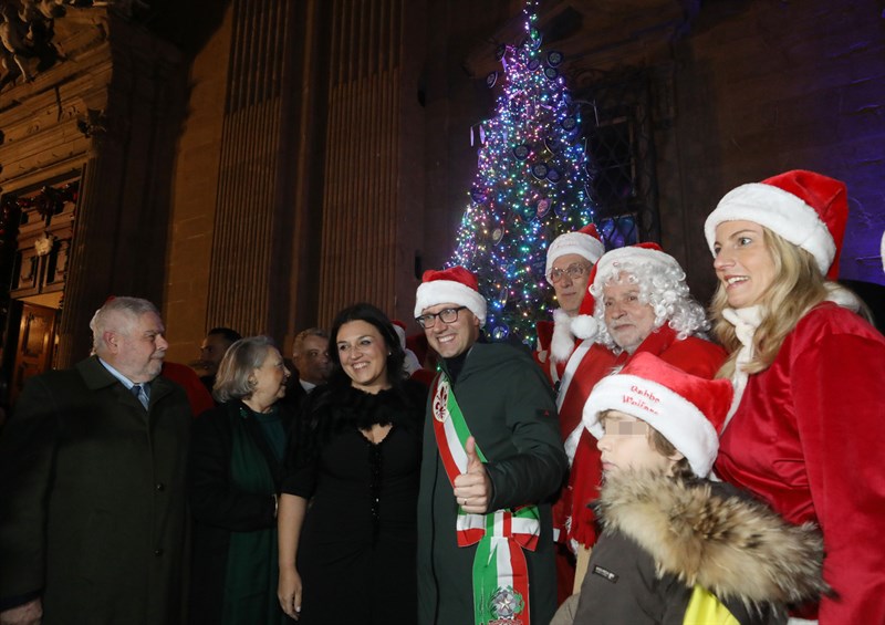 l'accensione degli alberi di Natale
