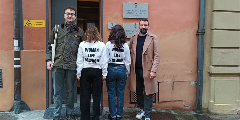 La consegna della petizione