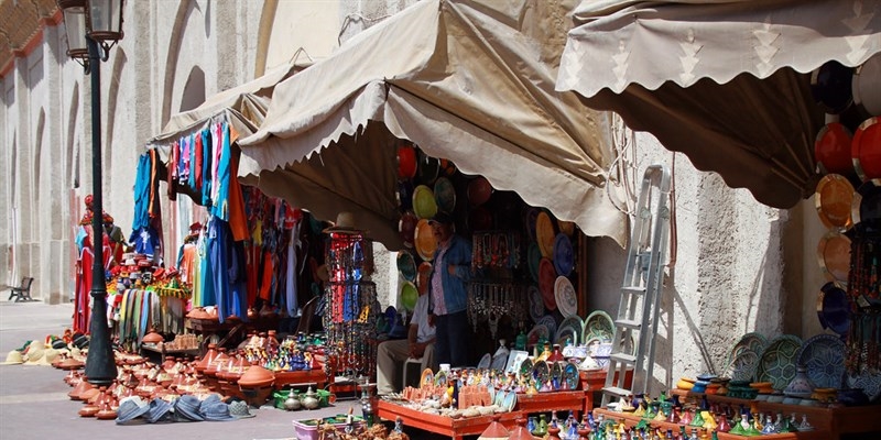 Firenze vieta l'esposizione della merce nella pubblica via