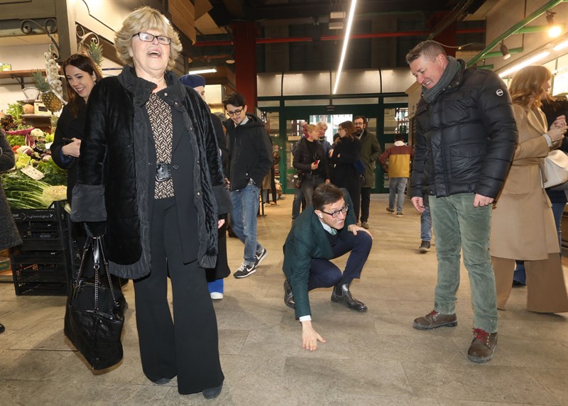 L'inaugurazione del pavimento anti covid