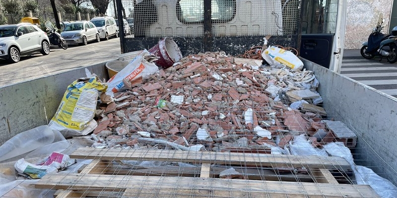 Trasportava scarti edili senza autorizzazione