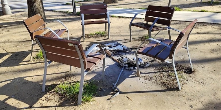 Piazza dell'Isolotto dopo i bivacchi
