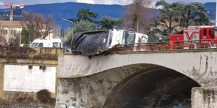 incidente sul ponte alla Vittoria