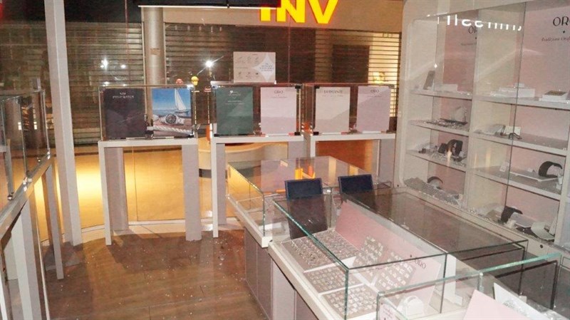 lo sfondamento della vetrina