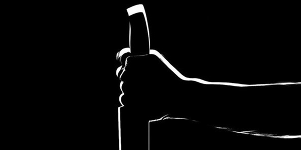 minaccia col coltello