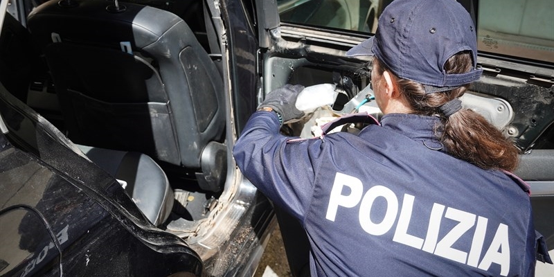 L'auto imbottita di droga