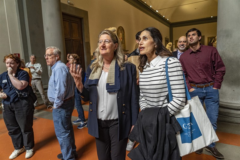 La professoressa con la direttrice dell'Accademia