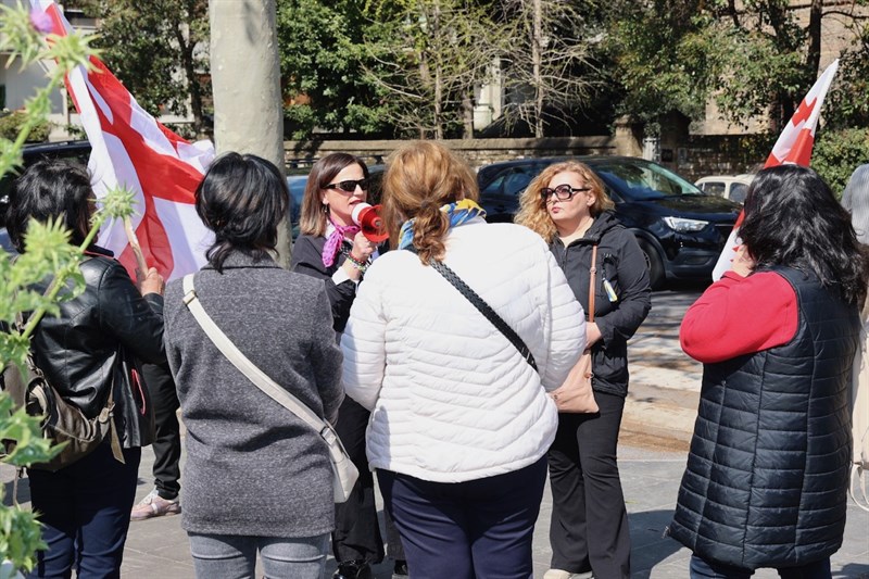 Sit-in davanti alla Chiesa Russa di Firenze