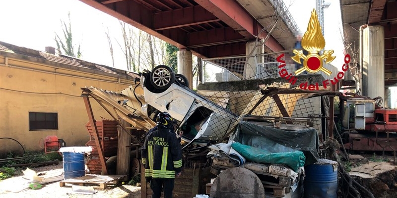 Auto volata dall'Indiano