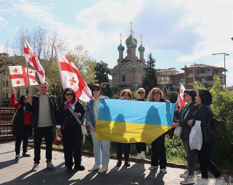 Sit-in davanti alla Chiesa Russa di Firenze