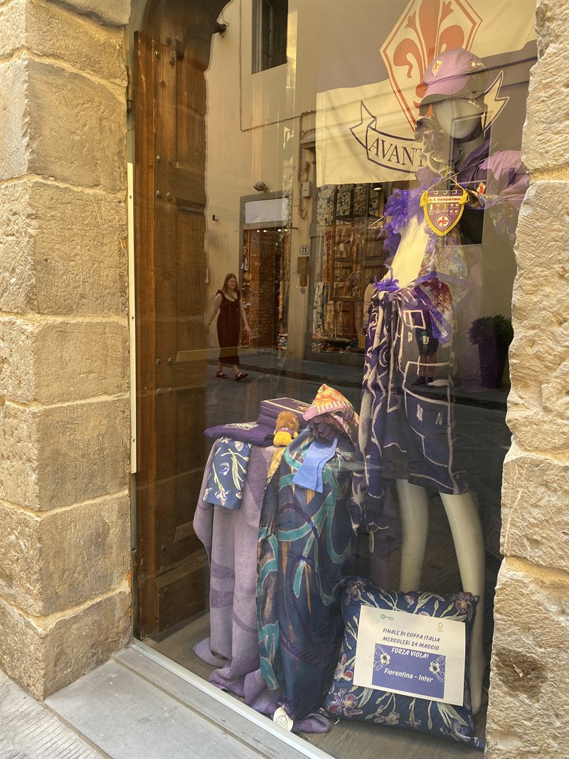 Firenze si tinge di viola