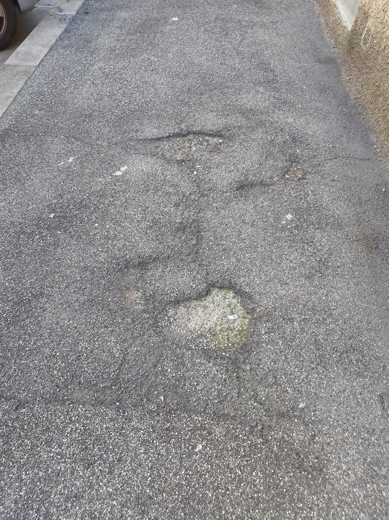 la stessa strada prima del rattoppo